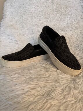 Design Lab Slip-On Sneakers - Casual Comfort. Size 6